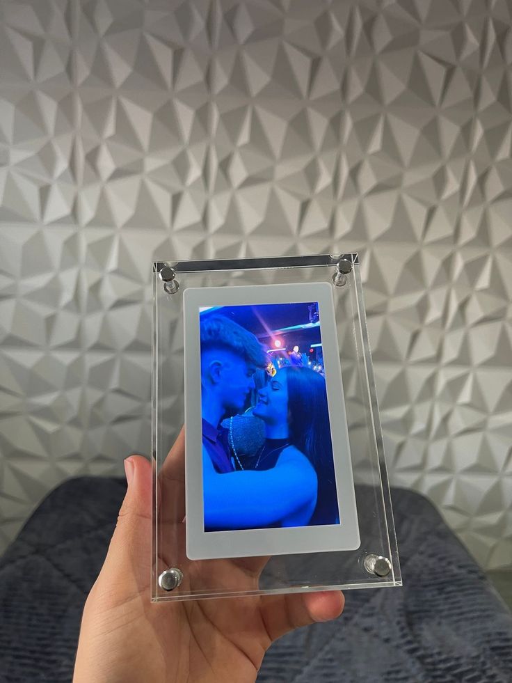5-Inch Digital Photo Frame – HD LCD Display, Auto Slideshow, Plug & Play | Ideal Gift for Home or Office